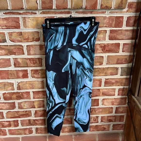 Spanx print leggings size Medium - Picture 2 of 10